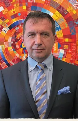 Maestro Abogado Pierre Petrov