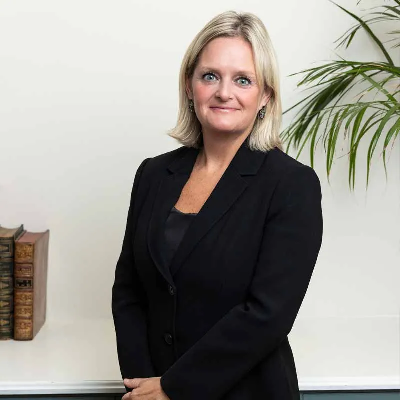Maître Avocat Emma HOLLYWOOD
