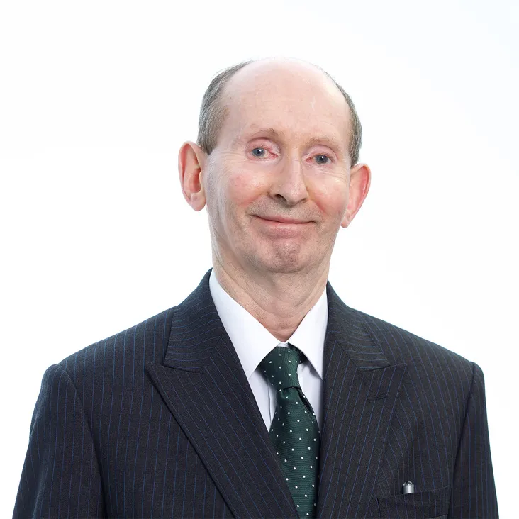 Maestro Abogado Charles THACKER