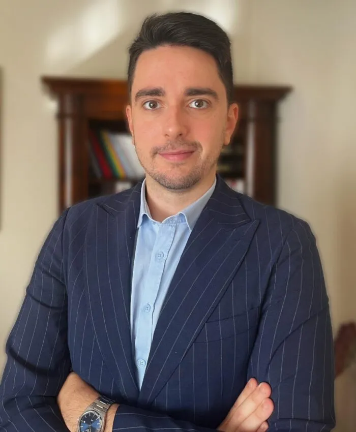 Maestro Abogado Nikola LONCAR