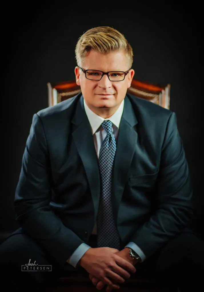 Master Anwalt Michael G. DUSTIN
